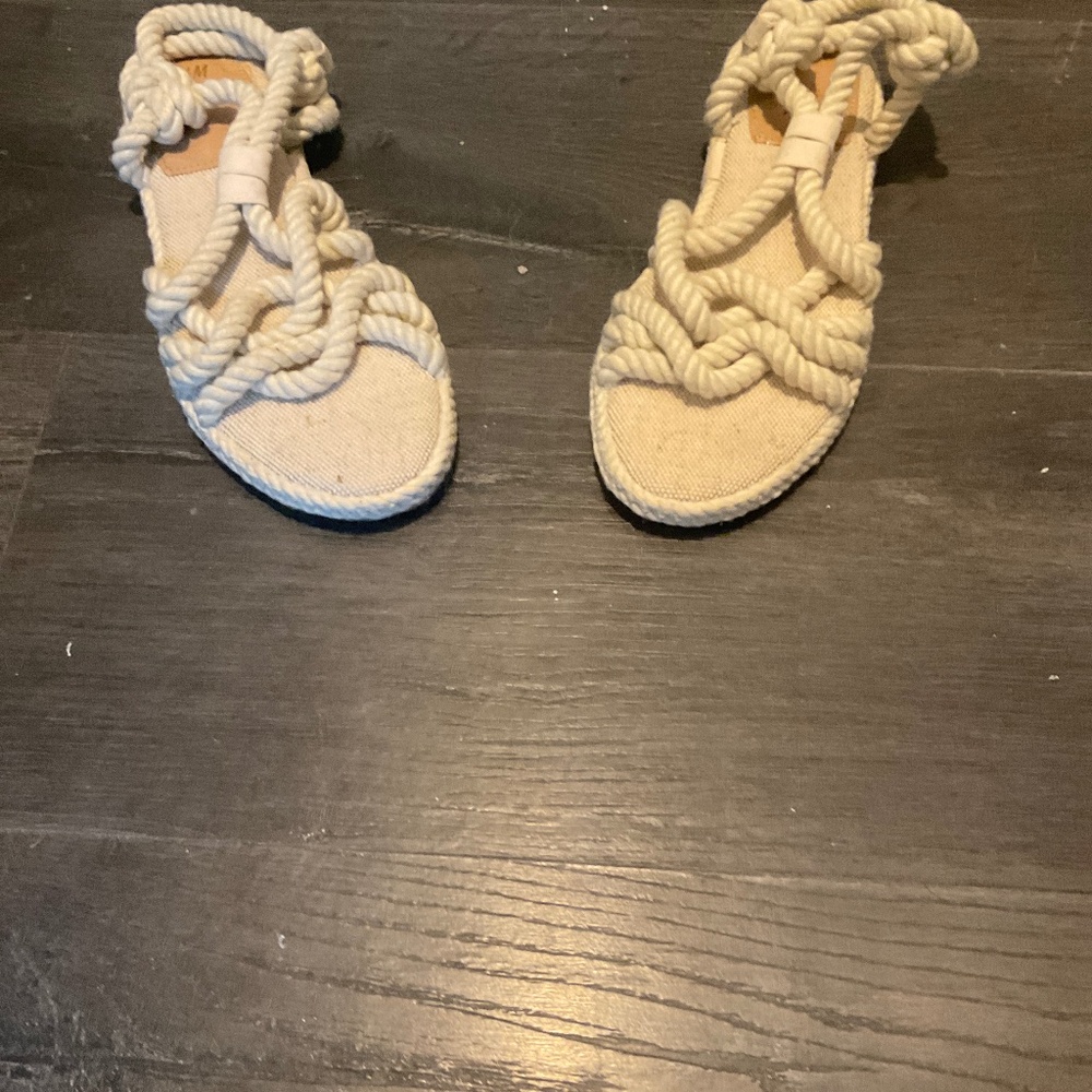 Strappy flat sandals new from HM size 6